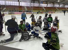 1. Schritte auf dem Eis Hockeyschule Widnau